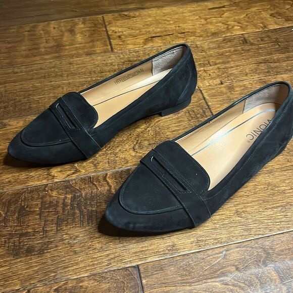 Vionic Savannah Bkack Suede Loafer, size 8W - Picture 3 of 9